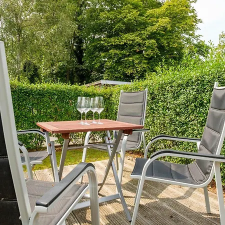 Apartment 2 Seasons, High Five *