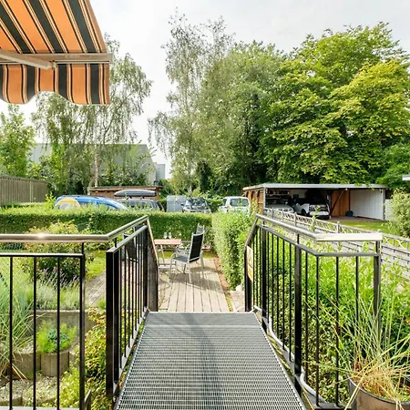 Apartment 2 Seasons, High Five