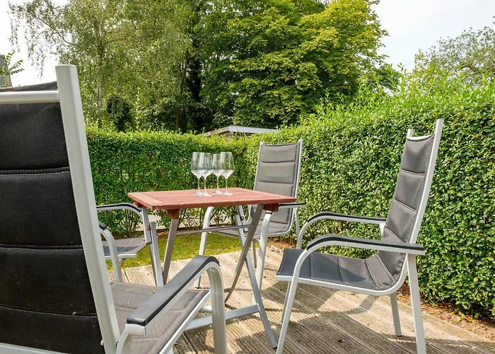 Apartment 2 Seasons, High Five *