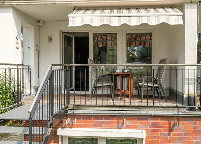 2 Seasons, High Five Apartment